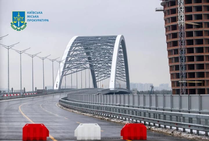 pereplata-bolee-2-mlrd-griven-podryadchik-stroitelstva-podolskogo-mosta-dolzhen-vernut-sredstva-gosudarstvu