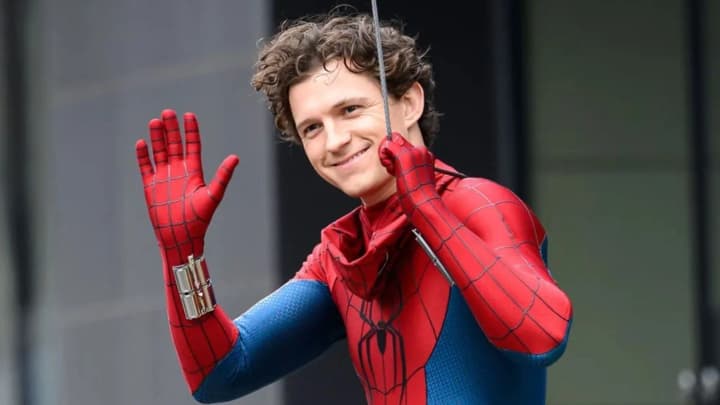 tom-holland-pokazav-pershi-kadry-z-novoho-filmu-liudyna-pavuk-novyi-den
