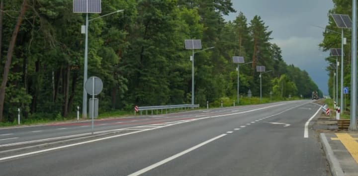 v-ternopolskoi-oblasti-muzhchini-na-dvukh-mashinakh-zablokirovali-avtomobil-ttsk-i-pitalis-zabrat-voennoobyazannogo