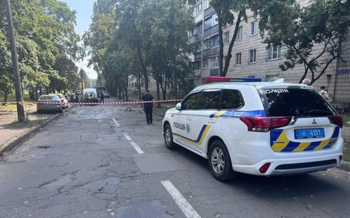 pidirvav-kvartyru-u-kyievi-pid-chas-zatrymannia-poraneno-politseiskoho