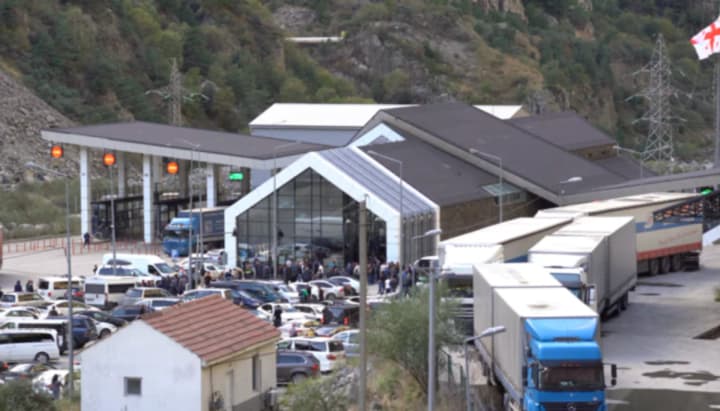 piatero-ukraintsiv-oholosyly-holoduvannia-na-kordoni-hruzii-z-rosiieiu