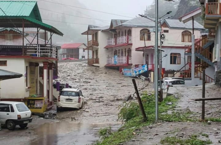 raptova-lavyna-v-himalaiakh-zabrala-zhyttia-shchonaimenshe-chotyrokh-liudei-takozh-desiatky-znyklykh-bezvisty