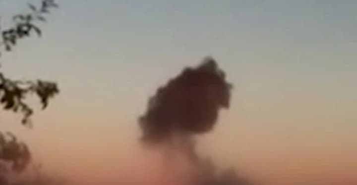 rosiiskyi-briansk-atakuvaly-drony-ponad-10-vybukhiv-ta-stovp-dymu