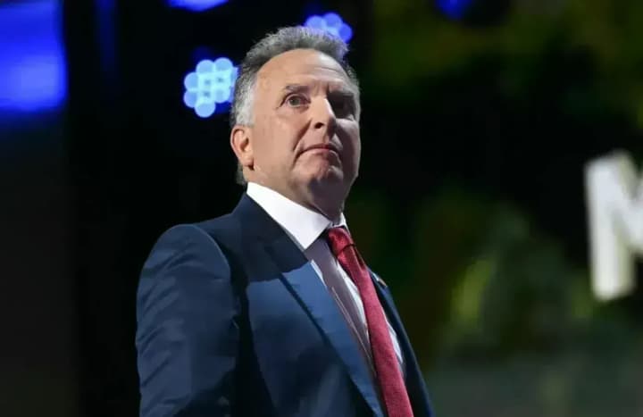 spetsposlanets-trampa-vitkoff-prybuv-do-moskvy