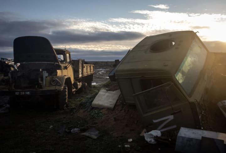 rosiiany-na-toretskomu-napriamku-khaotychno-shturmuiut-pozytsii-syl-oborony-viiskovyi