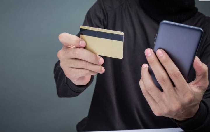 v-ukraini-poshyriuietsia-feikova-rozsylka-vid-imeni-ukrposhty-shakhrai-vymaniuiut-dani-cherez-sms