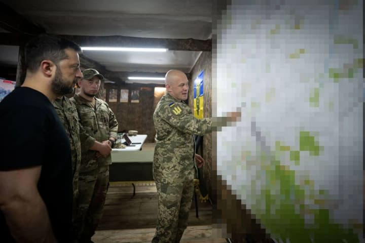 zelenskyy-visited-the-frontline-in-sumy-region-what-he-discussed-with-commanders