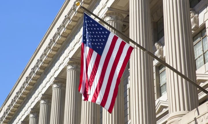 hackers-breached-the-us-federal-court-system-witnesses-warrants-and-classified-materials-at-risk