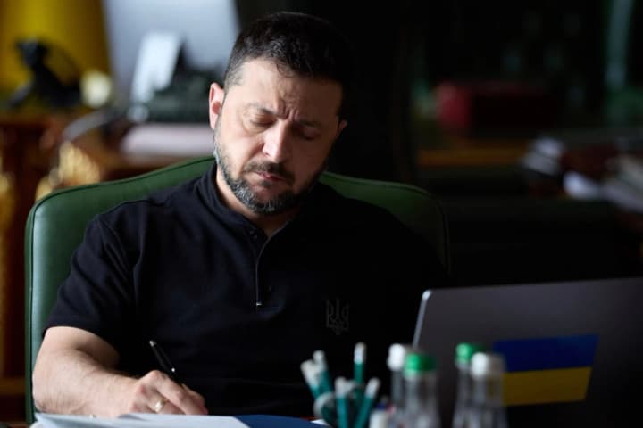 dav-ukrainske-bachennia-rozmovy-z-trampom-i-kolehamy-v-yevropi-zelenskyi-pohovoryv-iz-makronom