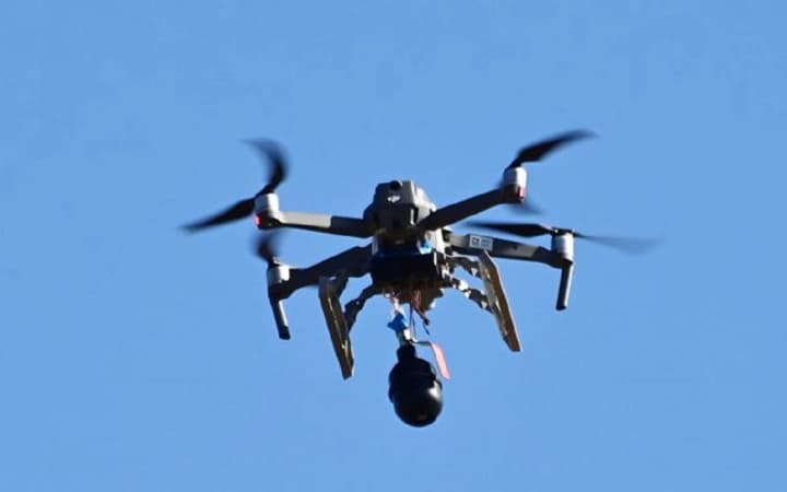 rossiiskie-smi-soobshchayut-o-zapuske-fpv-dronov-s-avtomobilei-v-neskolkikh-oblastyakh-rf