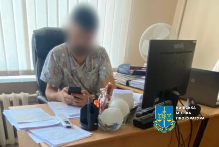 zhintsi-provely-pidtiazhku-hrudei-rozpovsiudyvshy-zloiakisni-novoutvorennia-khirurh-otrymav-pidozru-prokuratura