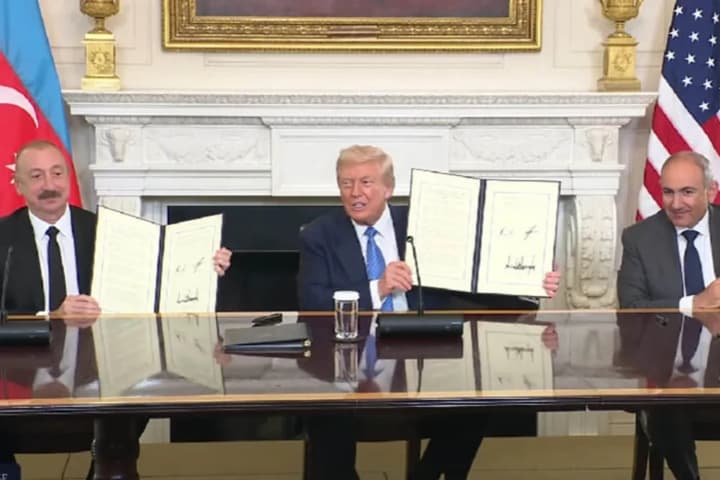 virmeniia-ta-azerbaidzhan-pidpysaly-istorychnu-myrnu-uhodu-u-bilomu-domi