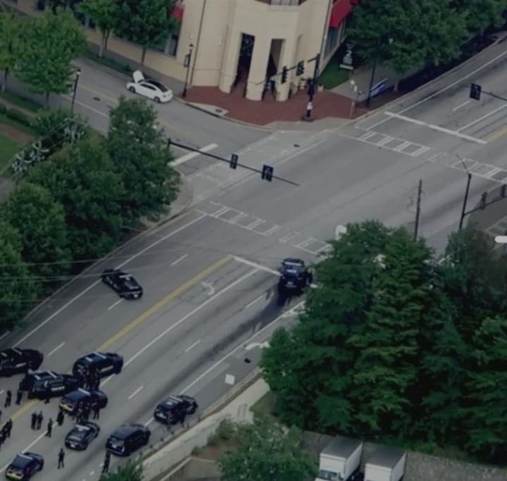 in-the-usa-a-covid-vaccine-obsessed-shooter-opened-fire-near-the-cdc-there-are-casualties