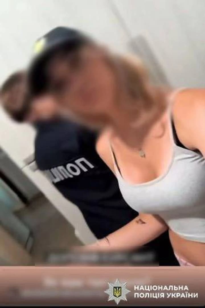 pidlitky-znimaly-video-u-politseiskii-formi-pid-rosiiskyi-rep-batkiv-oshtrafuvaly-politsiia