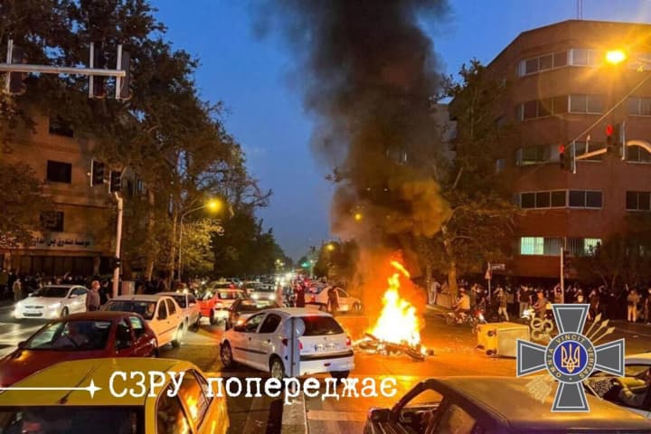 vneshnyaya-razvedka-sovetuet-ukraintsam-vozderzhatsya-ot-poezdok-v-iran-iz-za-protestov