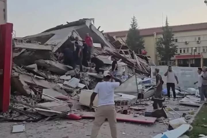 powerful-earthquake-shakes-turkey-buildings-damaged-aftershocks-continue