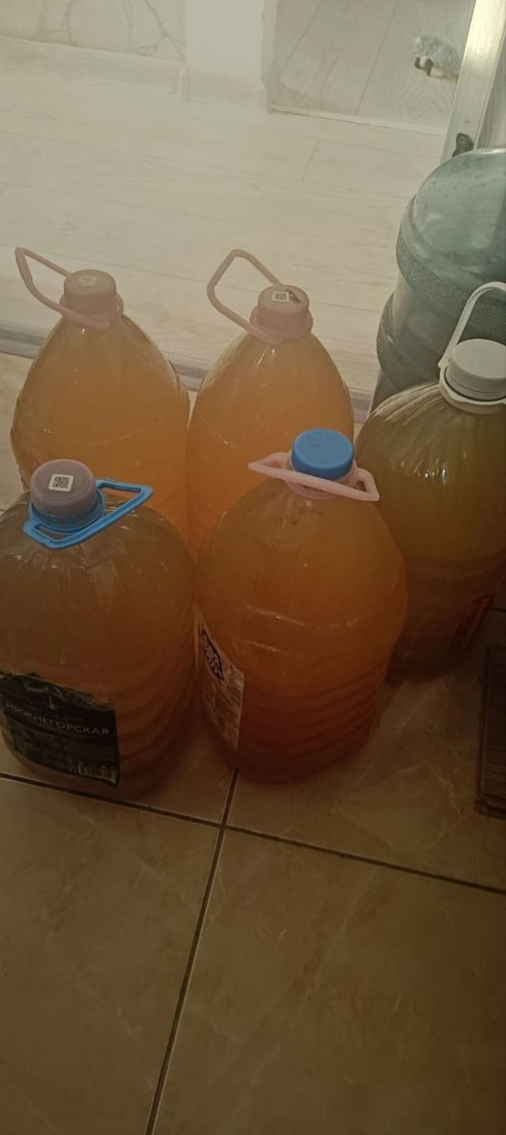 chekaiu-5-hodyn-shchob-nabraty-paru-litriv-u-mariupoli-krytychna-nestacha-vody