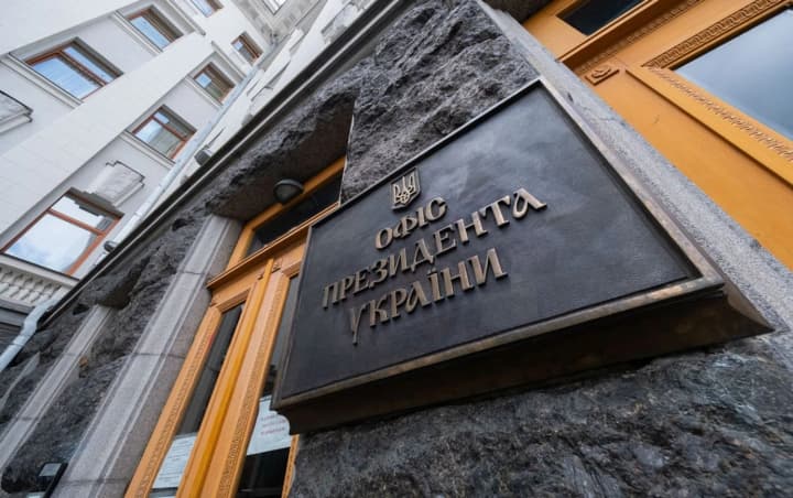 radnyk-yermaka-pro-perehovory-trampa-ta-putina-ne-dumaiu-shcho-na-aliastsi-budut-pryiniati-heostratehichni-rishennia