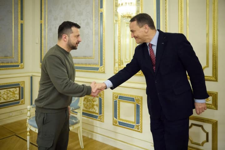 europe-will-not-allow-ukraines-fate-to-be-decided-without-kyiv-sikorski