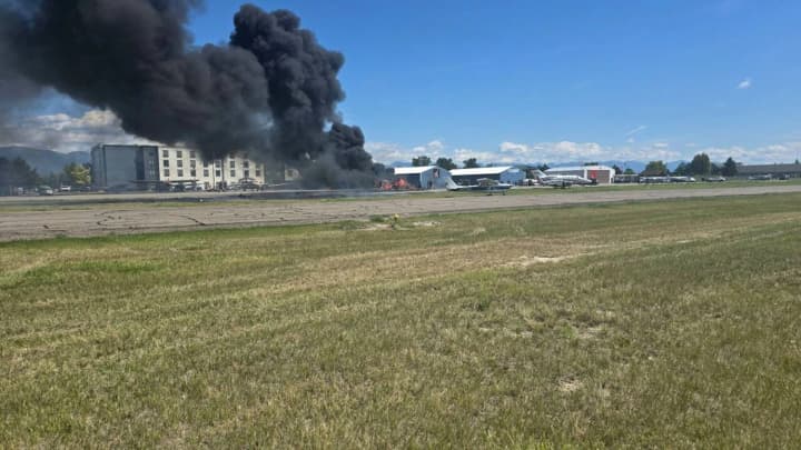 v-ssha-samolet-s-passazhirami-zagorelsya-pryamo-na-vzletno-posadochnoi-polose-detali