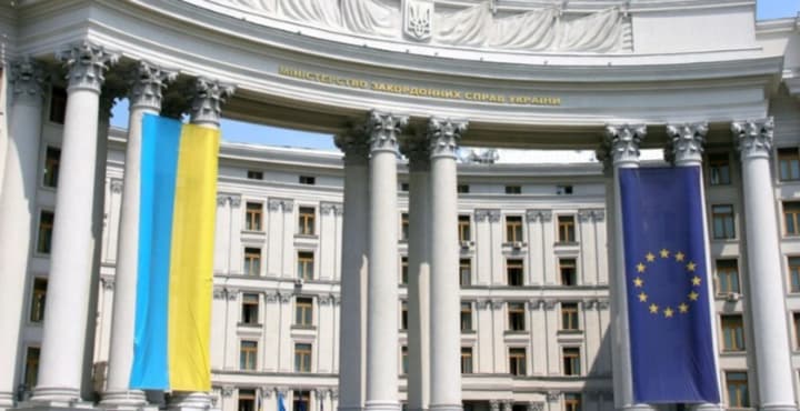 ukrainski-dyplomaty-na-mizhnarodnii-areni-khto-vony-de-narodylys-i-skilky-yim-platiat