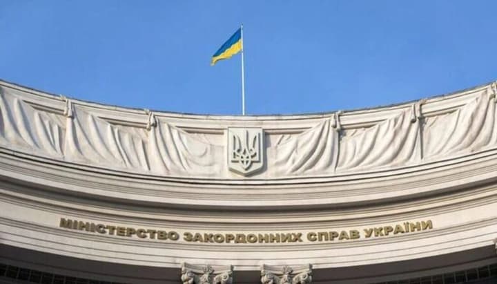 ukrainski-dyplomaty-za-kordonom-yaki-maiut-zarplaty-dokhody-i-podarunky