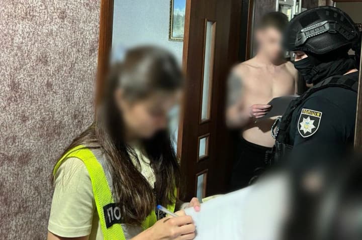 kiberpolitsiya-razoblachila-moshennicheskuyu-gruppu-vimanivavshuyu-dengi-na-pomoshch-vsu-ot-imeni-ova