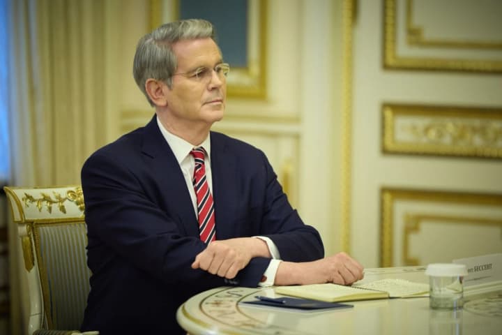 tramp-mozhe-vykorystaty-vazhil-sanktsii-na-zustrichi-z-putinym-ministr-finansiv-ssha