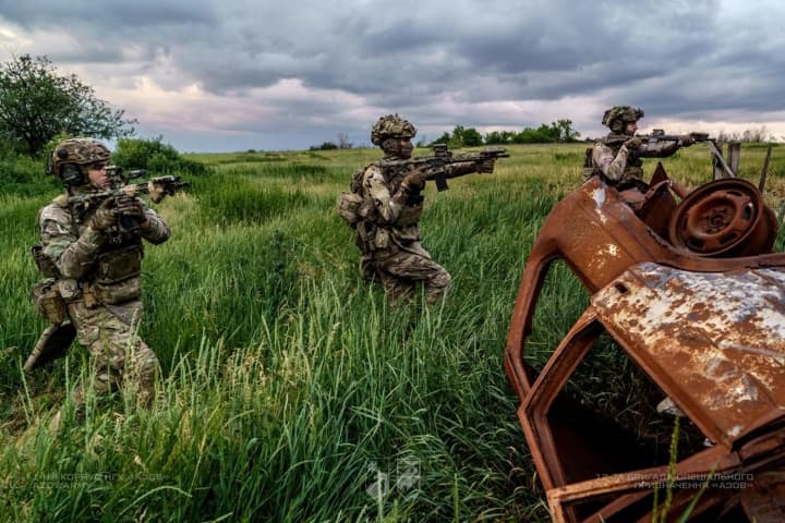 azov-unichtozhil-151-okkupanta-i-vzyal-v-plen-8-rossiyan-za-dvoe-sutok