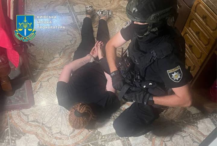 fraudsters-exposed-promised-to-change-article-for-56-million-uah-to-detainee-for-smuggling