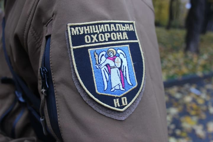 in-kyiv-the-state-lost-almost-uah-17-million-on-low-quality-body-cameras-a-municipal-guard-official-is-suspected
