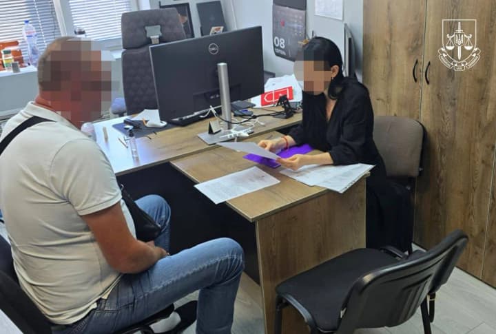 nezadeklarirovannie-aktivi-i-imushchestvo-na-pochti-29-mln-grn-deputatam-na-kharkovshchine-lvovshchine-i-cherkasshchine-vruchili-podozreniya