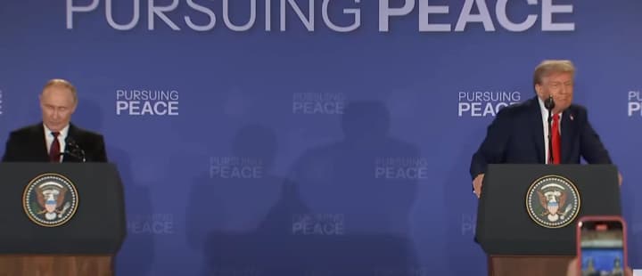 tramp-i-putin-vyishly-na-spilnu-preskonferentsiiu-pislia-samitu-na-aliastsi