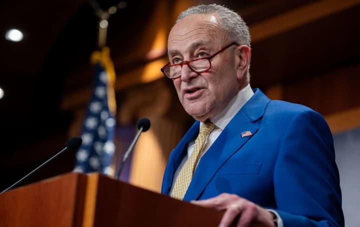 tse-ne-dyplomatiia-a-teatr-shumer-pro-zustrich-trampa-z-putinym