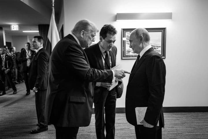 white-house-published-a-black-and-white-photo-of-trump-and-putin-with-an-ambiguous-caption