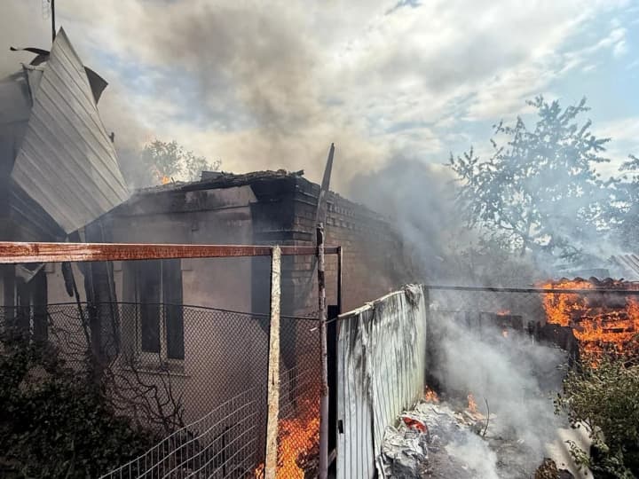 na-dnipropetrovshchyni-z-pid-zavaliv-distaly-tilo-zhinky-zahybloi-vid-aviaudaru-rf