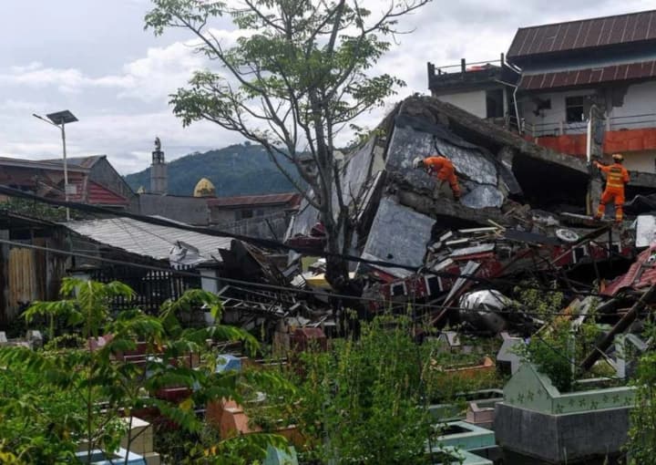 58-magnitude-earthquake-in-indonesia-over-400-injured-and-a-damaged-church