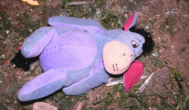 vrazheskii-bespilotnik-tipa-molniya-udaril-po-detskoi-ploshchadke-v-kharkove