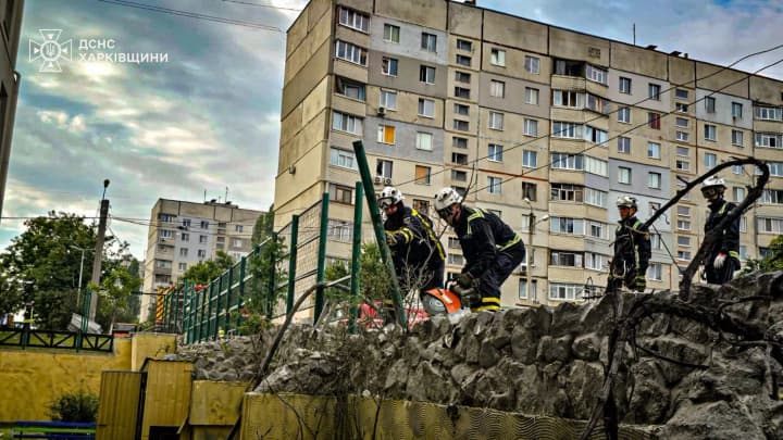 shist-zhertv-vkliuchaiuchy-ditei-cherez-udar-rf-po-kharkovu-18-serpnia-u-rehioni-zhaloba