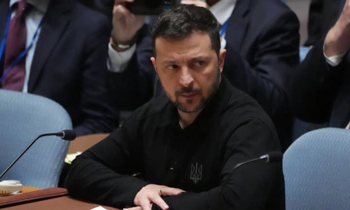 zelenskyi-bude-u-styli-kostiuma-na-zustrichi-z-trampom-axios