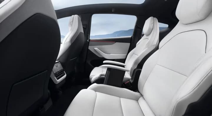 tesla-ofitsialno-predstavila-shestimestnuyu-model-yl