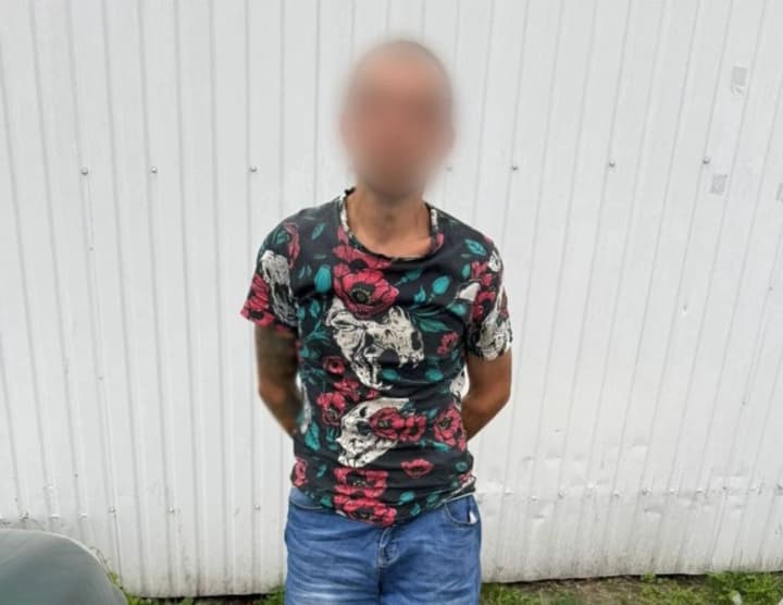 in-kyiv-a-man-was-detained-who-robbed-a-woman-in-broad-daylight-in-podil