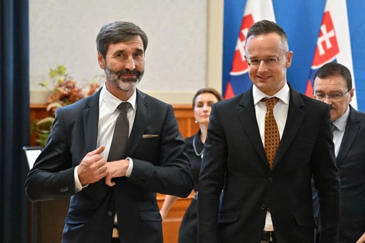 uhorshchyna-i-slovachchyna-poskarzhylysia-do-yes-i-vymahaiut-harantii-na-tli-pereboiv-z-postavkamy-rosiiskoi-nafty-cherez-druzhbu