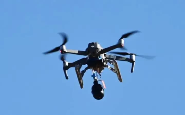 ataka-fpv-dronamy-na-henerala-apacheva-pid-kurskom-zsu-pokazaly-kadry-udaru