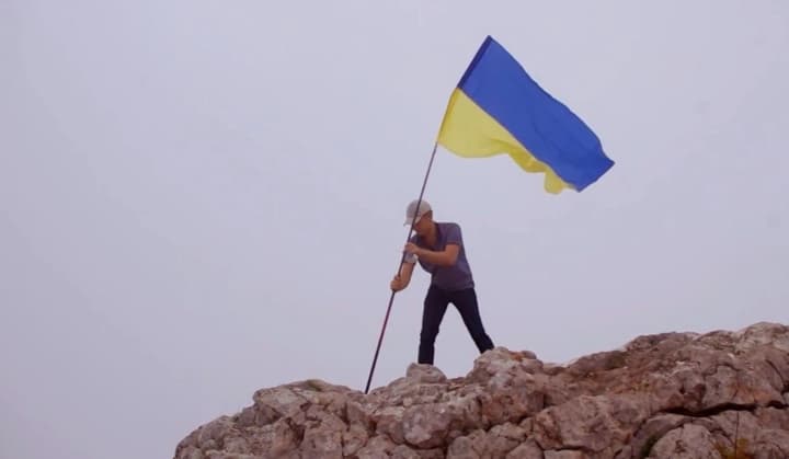 raised-in-humiliation-two-ukrainian-citizens-aged-21-and-22-evacuated-from-occupied-crimea