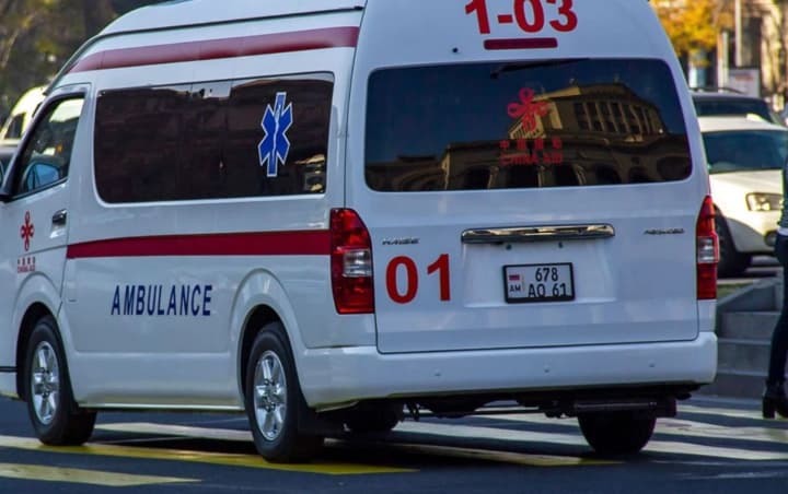 nadzvychaina-sytuatsiia-v-yerevani-rosiiskyi-vynyshchuvach-vrizavsia-u-misku-infrastrukturu