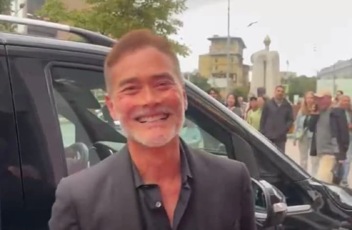 amerykanskyi-aktor-mark-dakaskos-prybuv-do-rosii-dlia-uchasti-u-kinotyzhni-ta-ziznavsia-v-kokhanni-do-moskvy