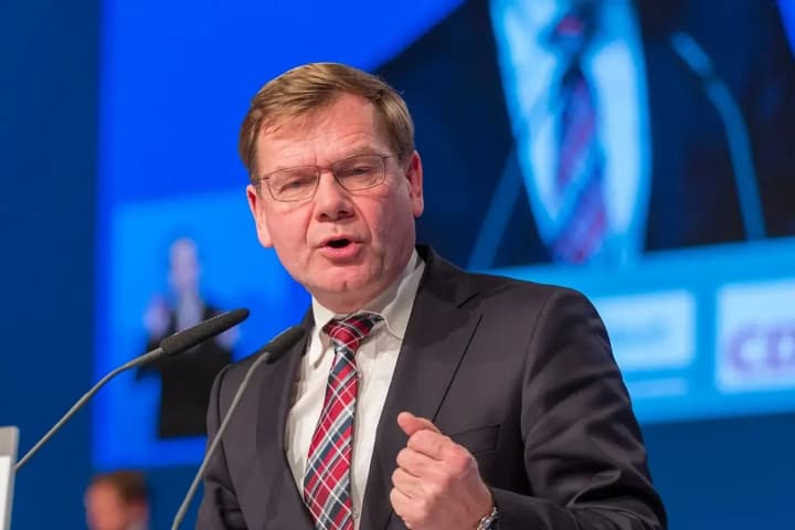 hlava-mzs-nimechchyny-ukraini-potribni-harantii-bezpeky-yaki-maizhe-dorivniuiut-chlenstvu-v-nato