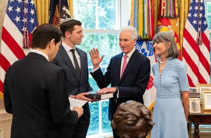 frantsiia-vyklykaie-posla-ssha-cherez-zvynuvachennia-u-bezdiialnosti-proty-antysemityzmu-politico