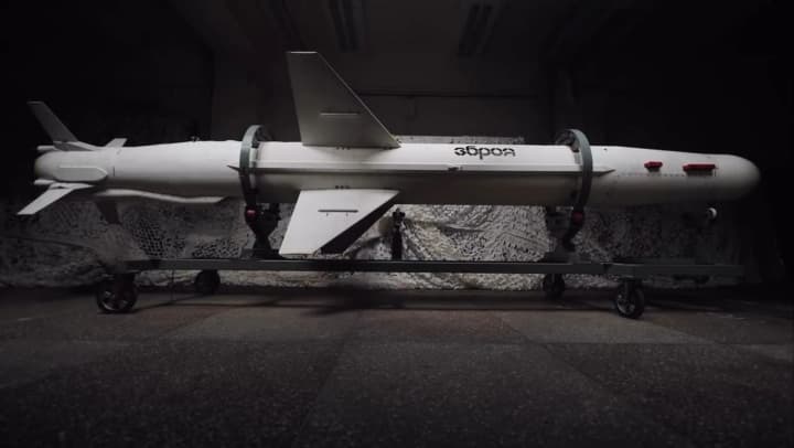 poyavilis-pervie-ofitsialnie-izobrazheniya-ukrainskoi-raketi-dolgii-neptun-s-dalnostyu-1000-km